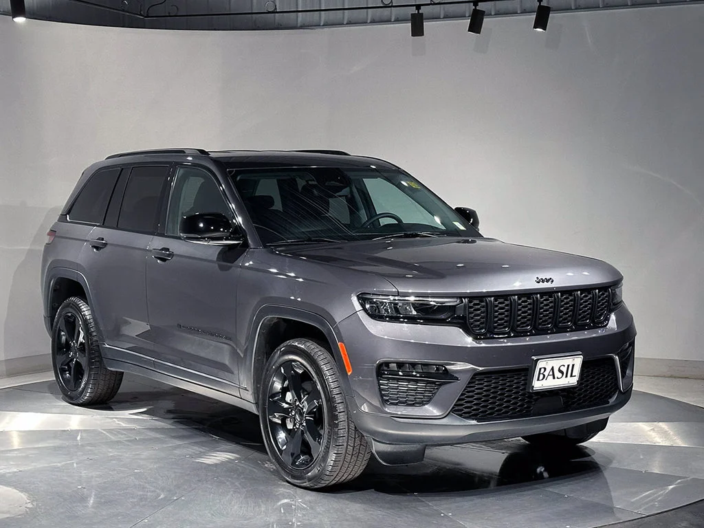 Used 2023 Gray Jeep Limited image 39