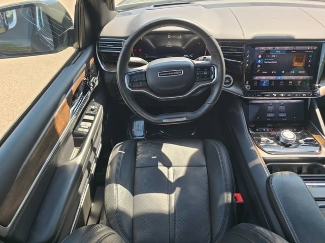 Used 2025 Diamond Black Crystal Pearlcoat Jeep Base image 4