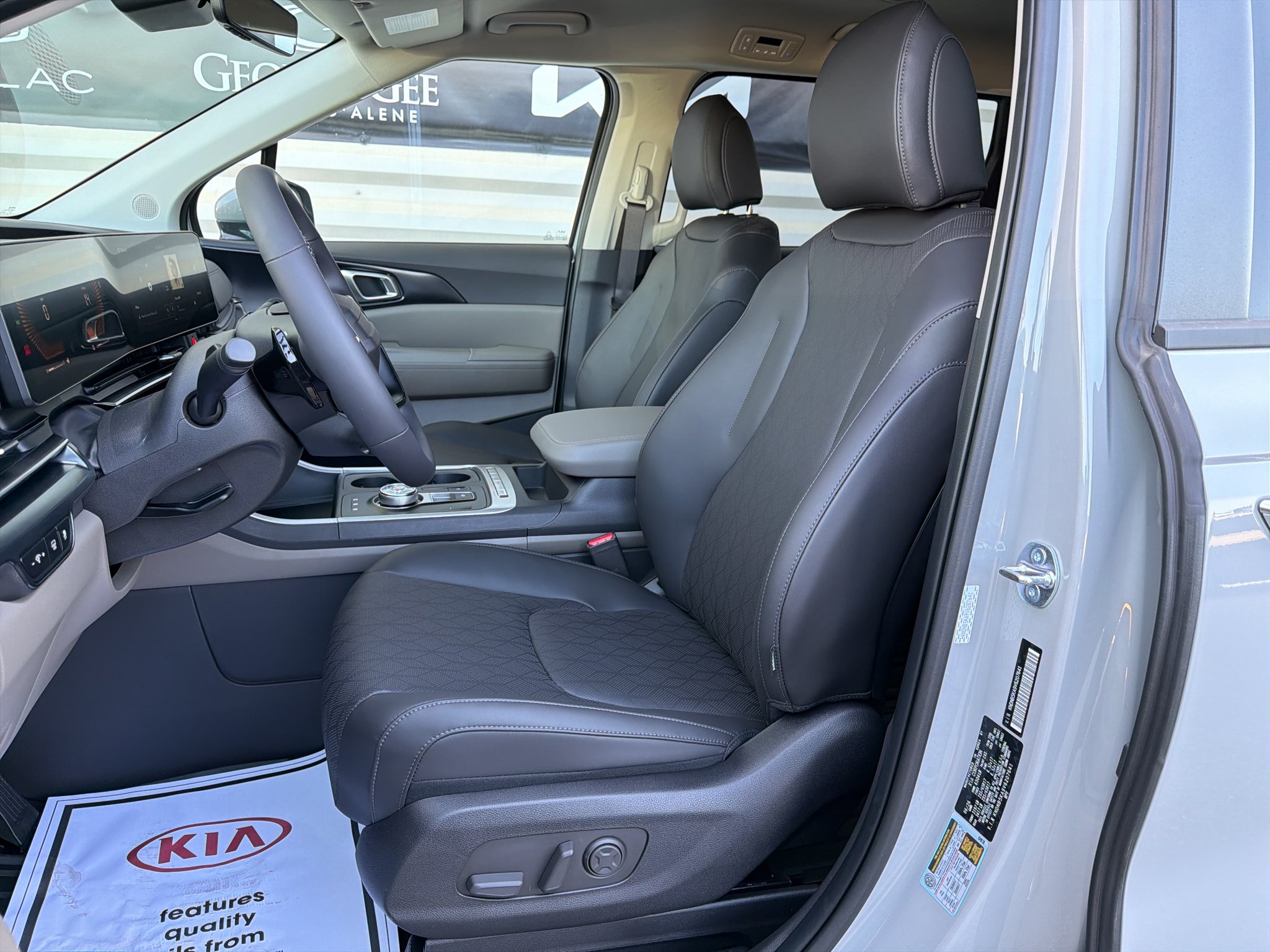 New 2027 Ceramic Silver Kia LXS image 11