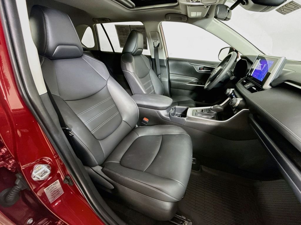 Used 2025 Ruby Flare Pearl Toyota XLE Premium image 28