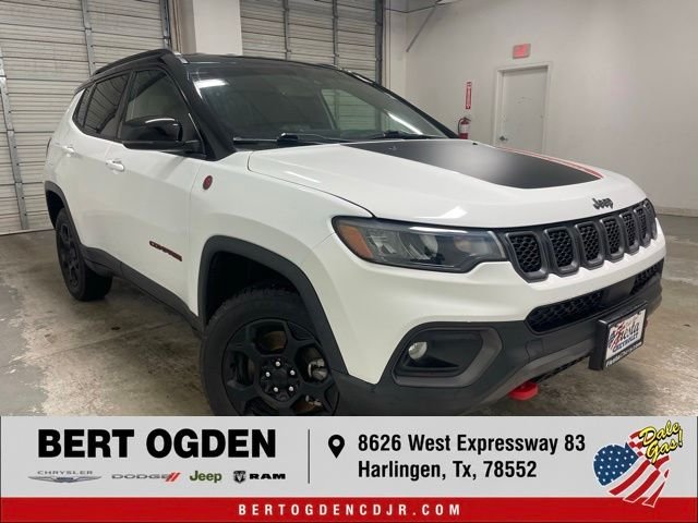 Used 2023 White Jeep Trailhawk image 1