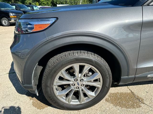 Used 2023 Gray Ford Limited image 37