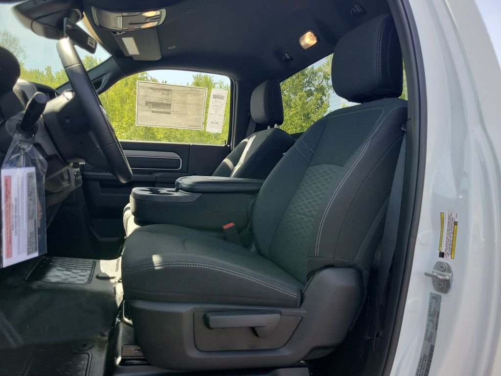 New 2026 Bright White Clearcoat RAM Tradesman image 16