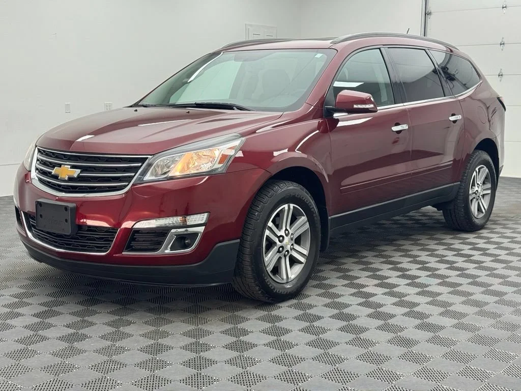 Used 2015 Chevrolet Traverse 2LT with VIN 1GNKRHKD8FJ337815 for sale in Troy, OH