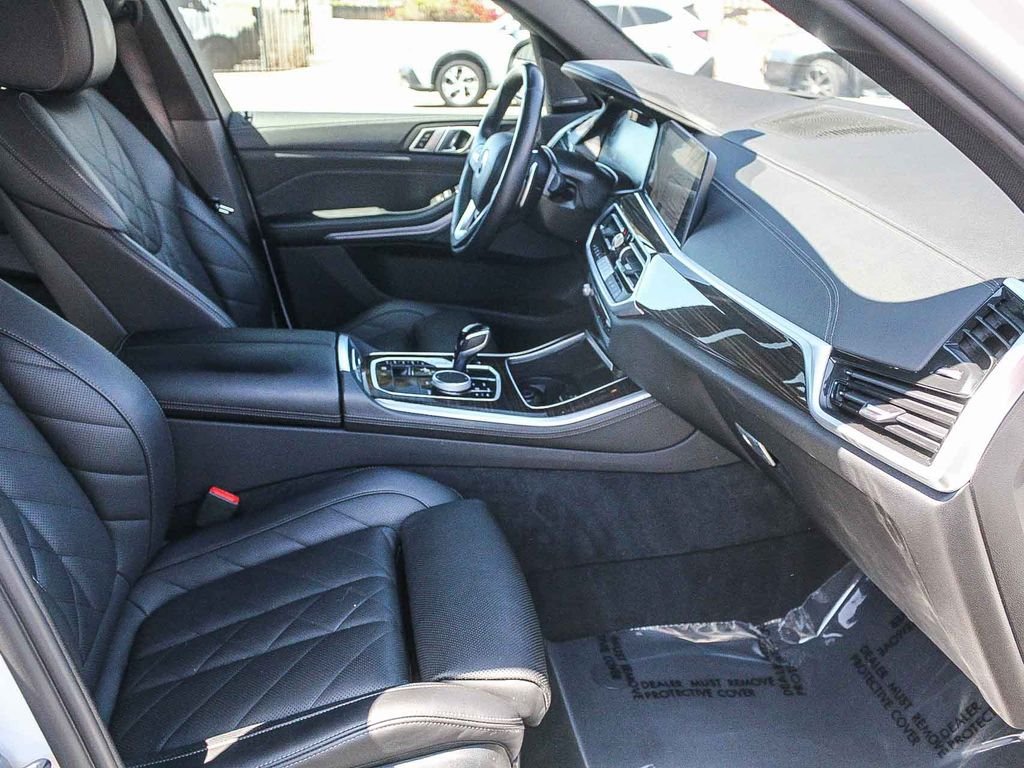 Used 2023 White BMW sDrive40i image 16