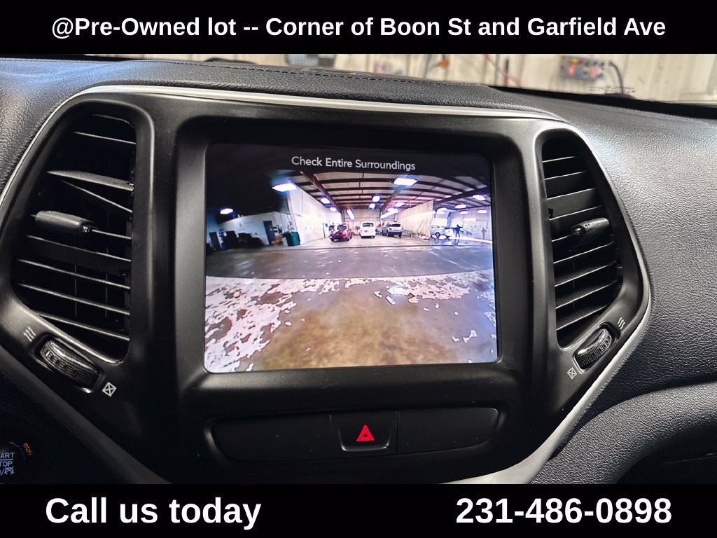 Used 2015 White Jeep Limited image 27