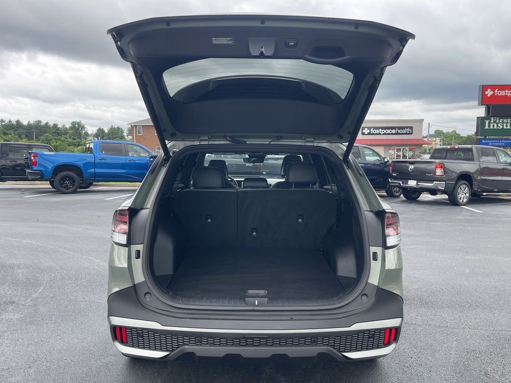 Used 2024 Green Kia X-Pro Prestige image 28