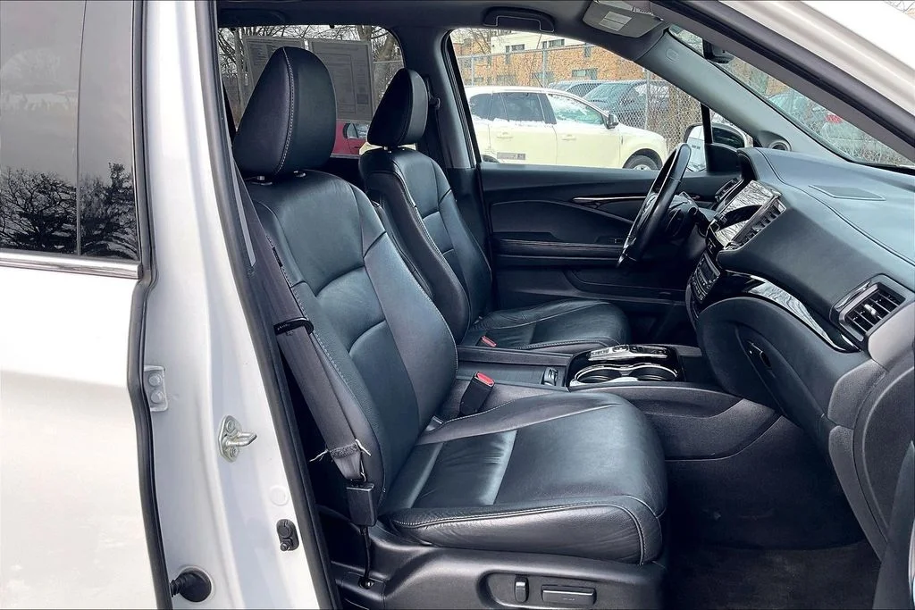 Used 2021 White Honda Touring image 6
