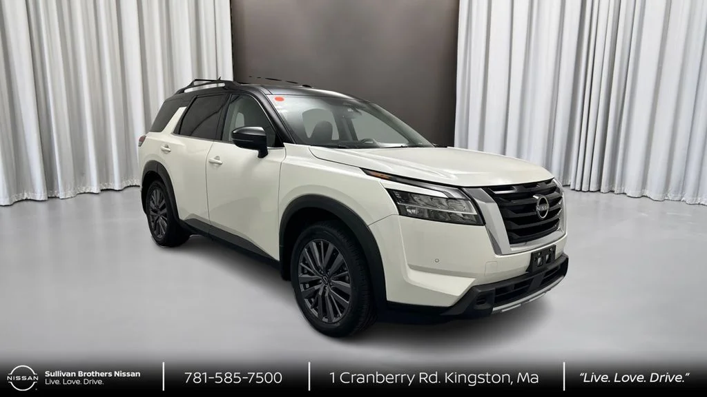 Used 2023 White Nissan SL image 3