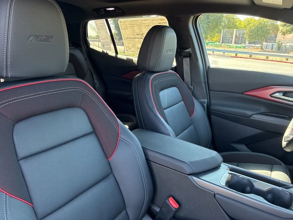 2025 Chevrolet Equinox EV RS - Photo 28
