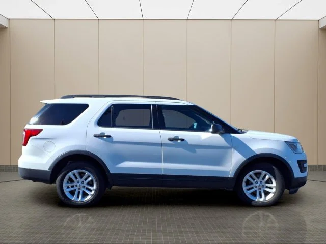 Used 2016 White Ford Base image 5