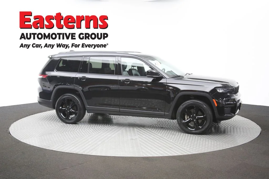 Used 2023 Black Jeep Altitude image 48