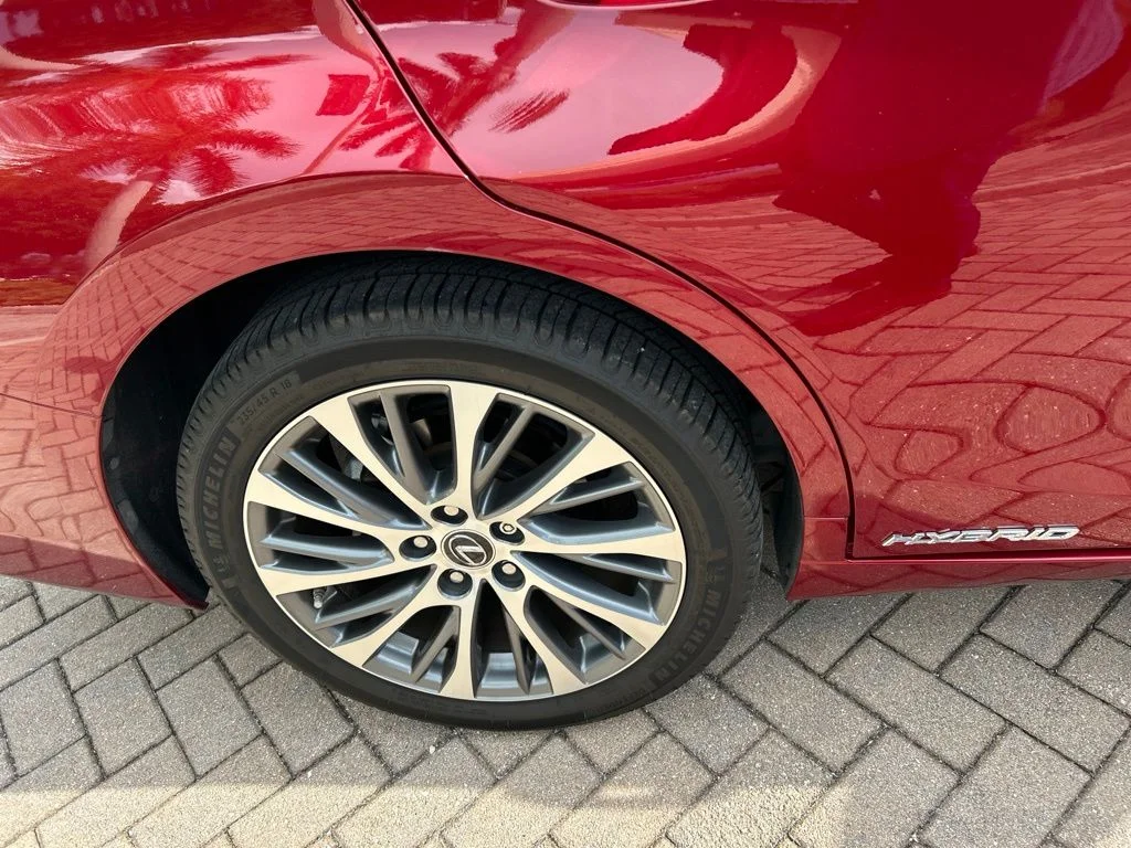 Used 2019 Red Lexus 300h image 10