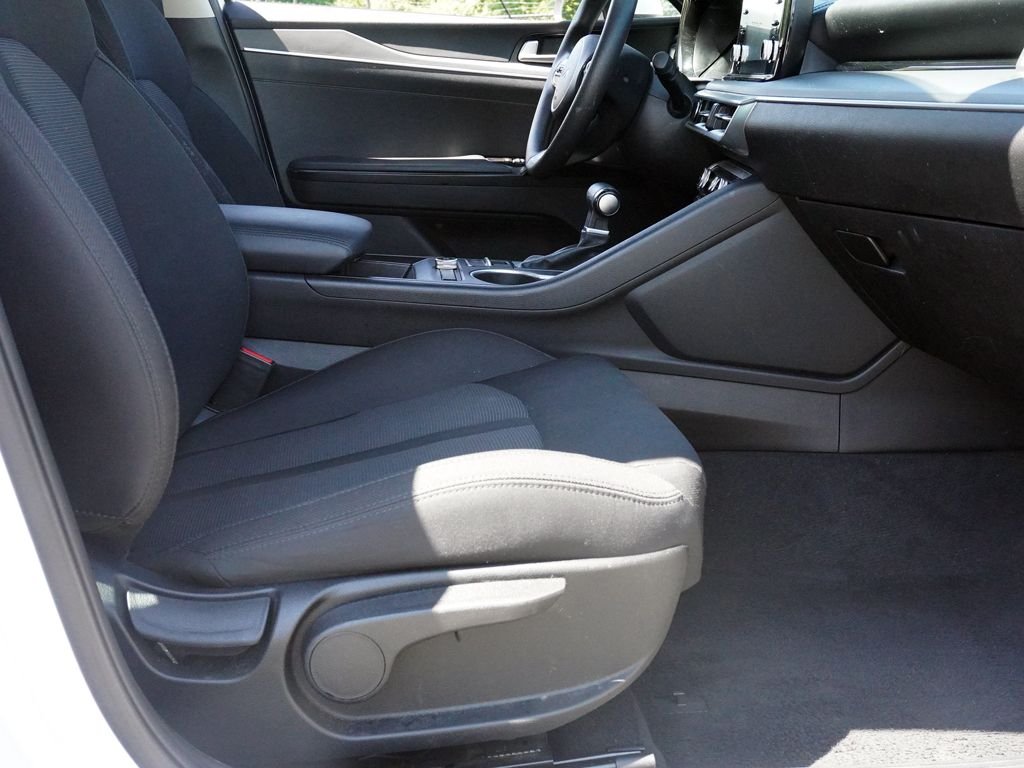 Used 2024 White Kia LXS image 26