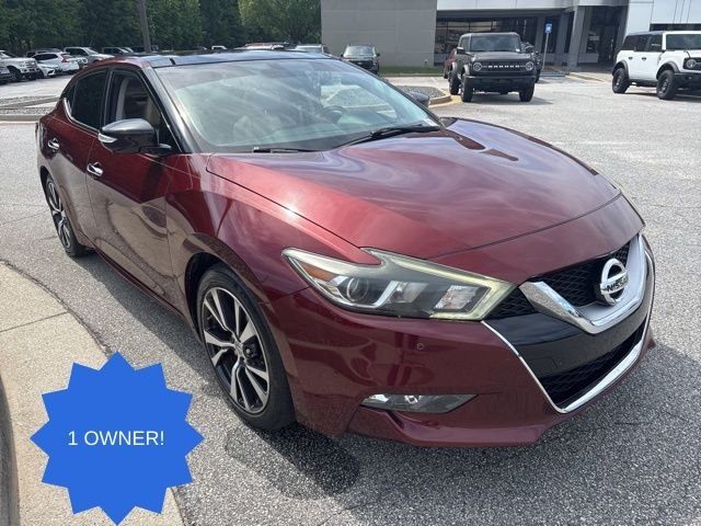 Used 2016 Red Nissan Platinum image 2