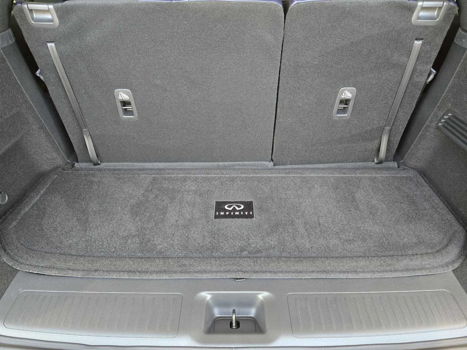 New 2026 2T GRPT SHDW INFINITI Sport AWD image 21