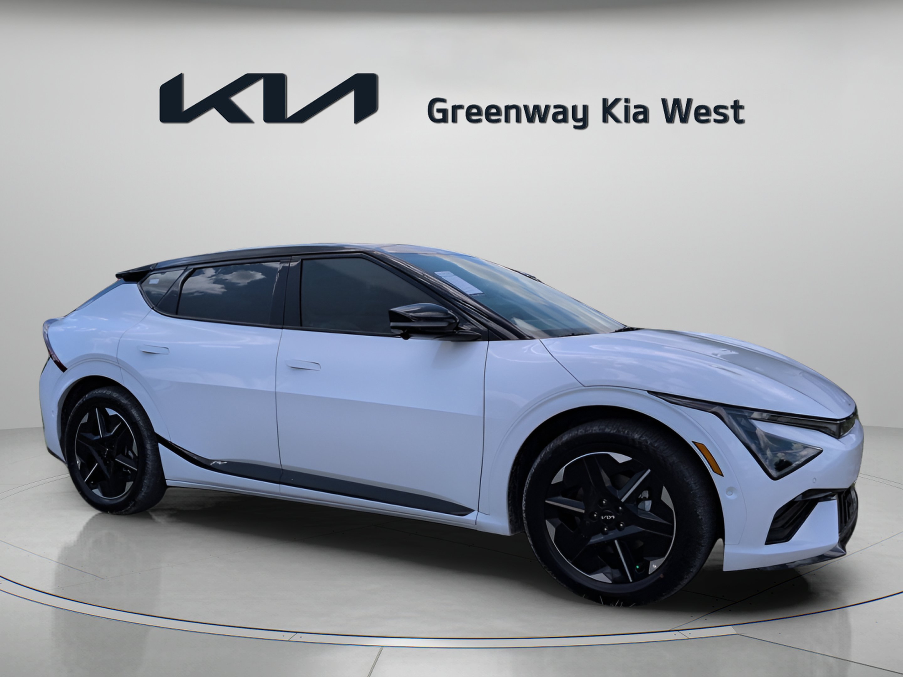 New 2026 Glacier White Pearl/Black Roof Kia GT-Line image 2