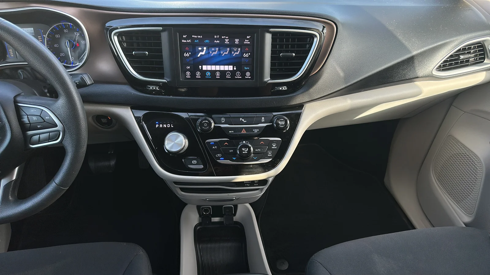 Used 2018 White Chrysler Touring Plus image 12