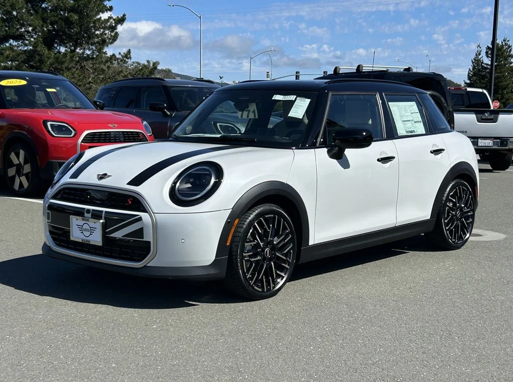 2026 MINI Hardtop Cooper S's photo