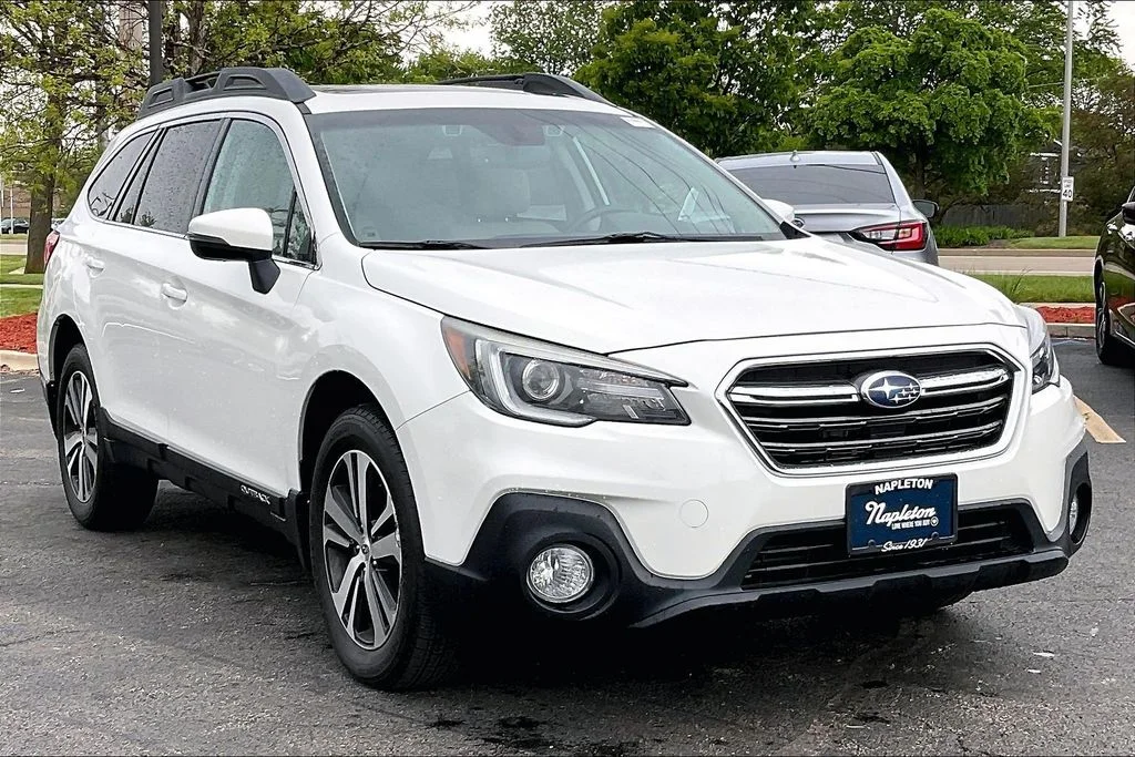 Used 2018 White Subaru 2.5i image 37