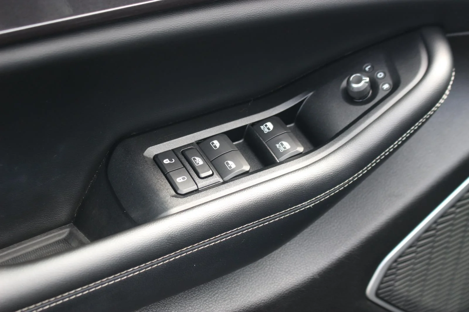 Used 2022 Gray Jeep Laredo image 14