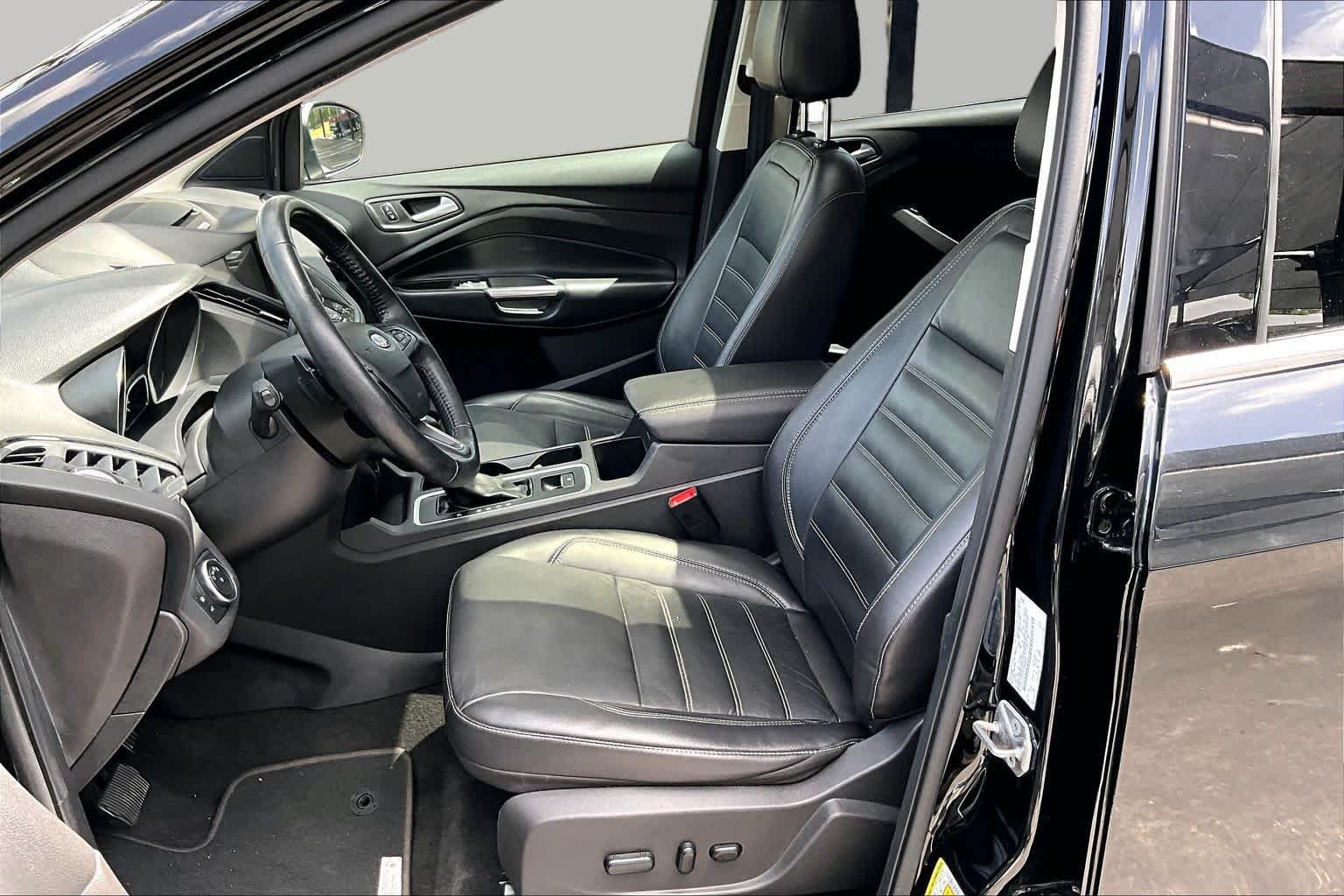 Pre-Owned 2017 Ford Escape Titanium