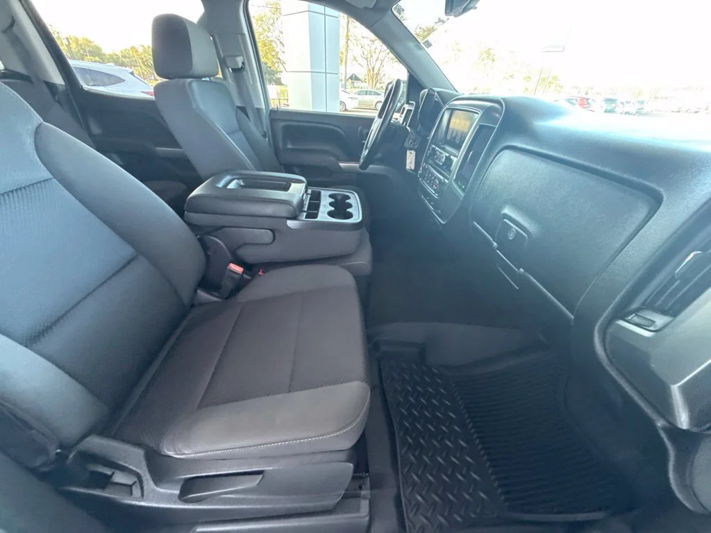 Used 2017 SUMMIT WHITE Chevrolet LT image 35