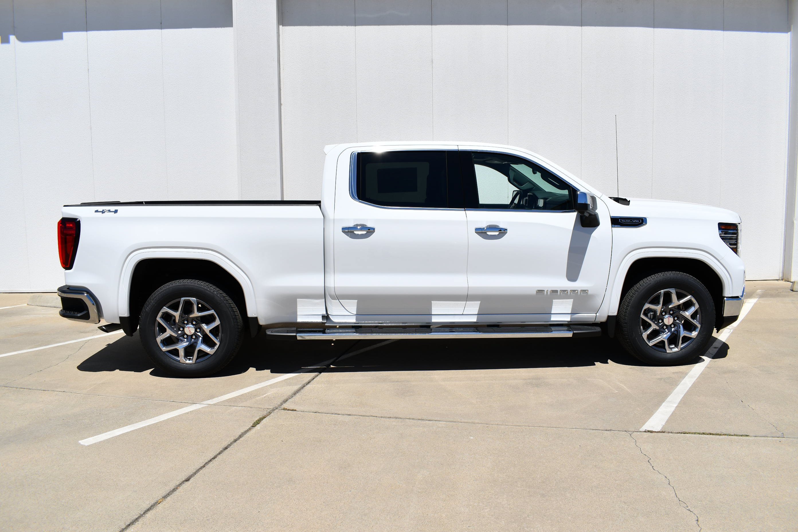 2026 GMC Sierra 1500 SLT - Photo 7