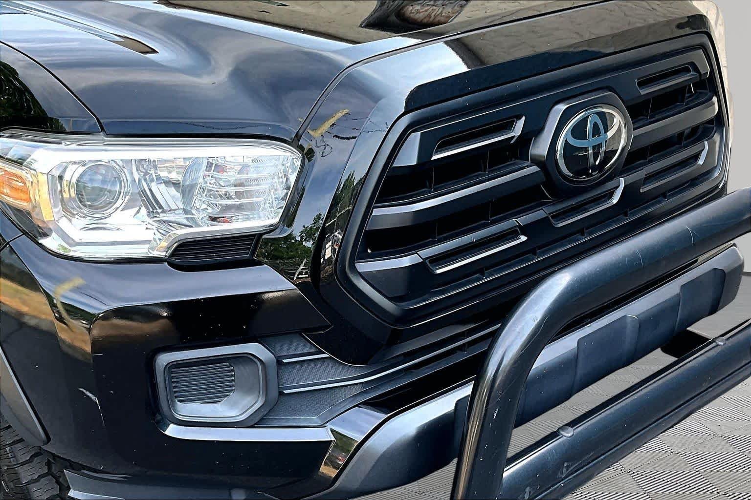 Used 2019 Midnight Black Metallic Toyota SR image 29
