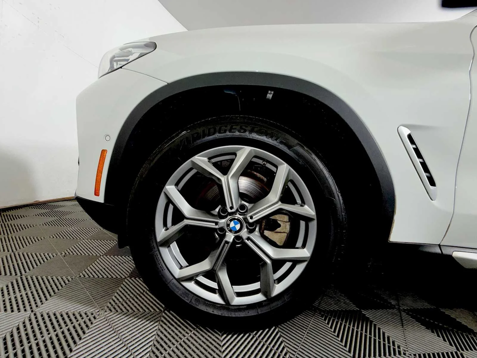 Used 2024 Alpine White BMW xDrive30i image 8
