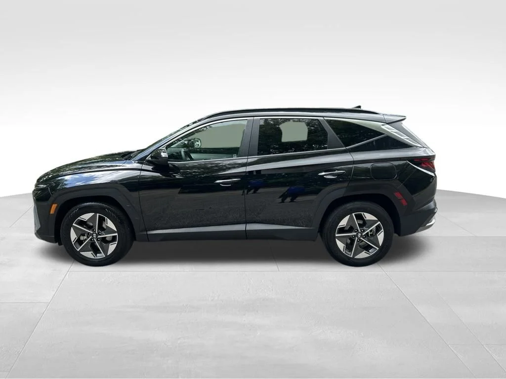 Used 2025 Black Hyundai SEL image 2