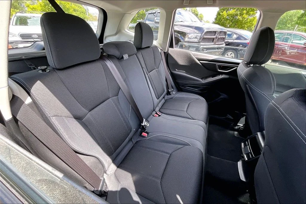 Used 2019 Silver Subaru Base image 30