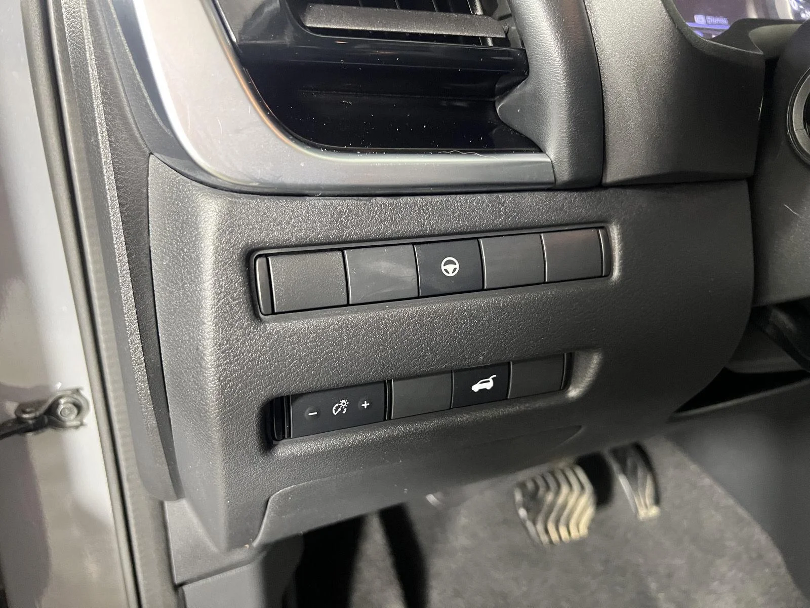 Used 2022 Boulder Gray Pearl Nissan SL image 15