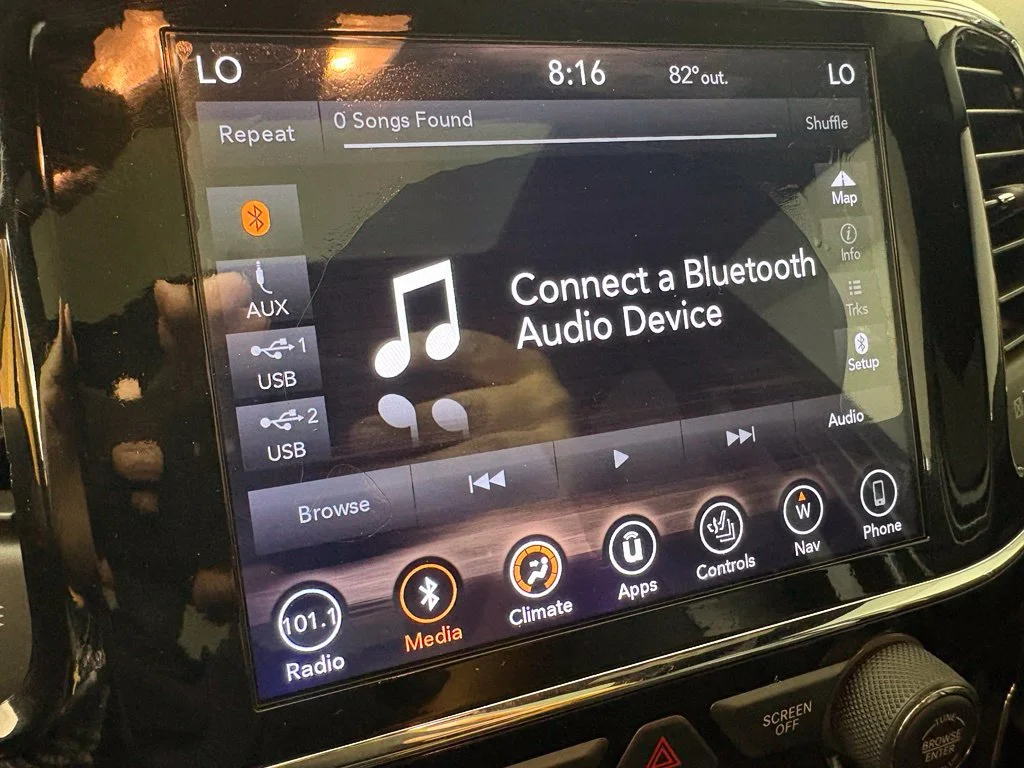 Used 2019 White Jeep Altitude image 29