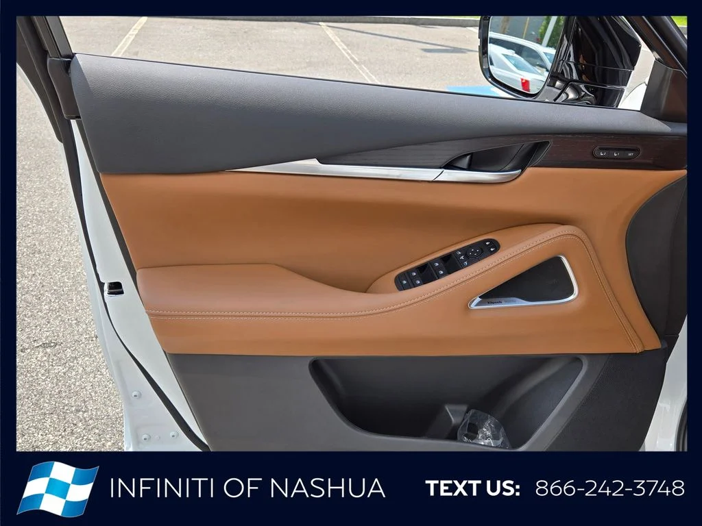 New 2027 2T RAD WHT INFINITI Autograph AWD image 8