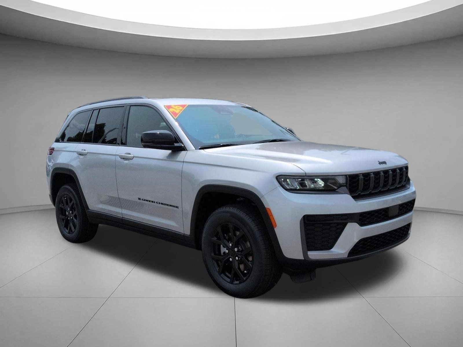 New 2026 Silver Zynith Exterior Paint Jeep Laredo Altitude image 7