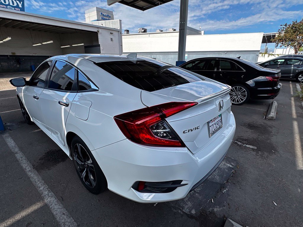 Used 2017 White Orchid Pearl Honda Touring image 27