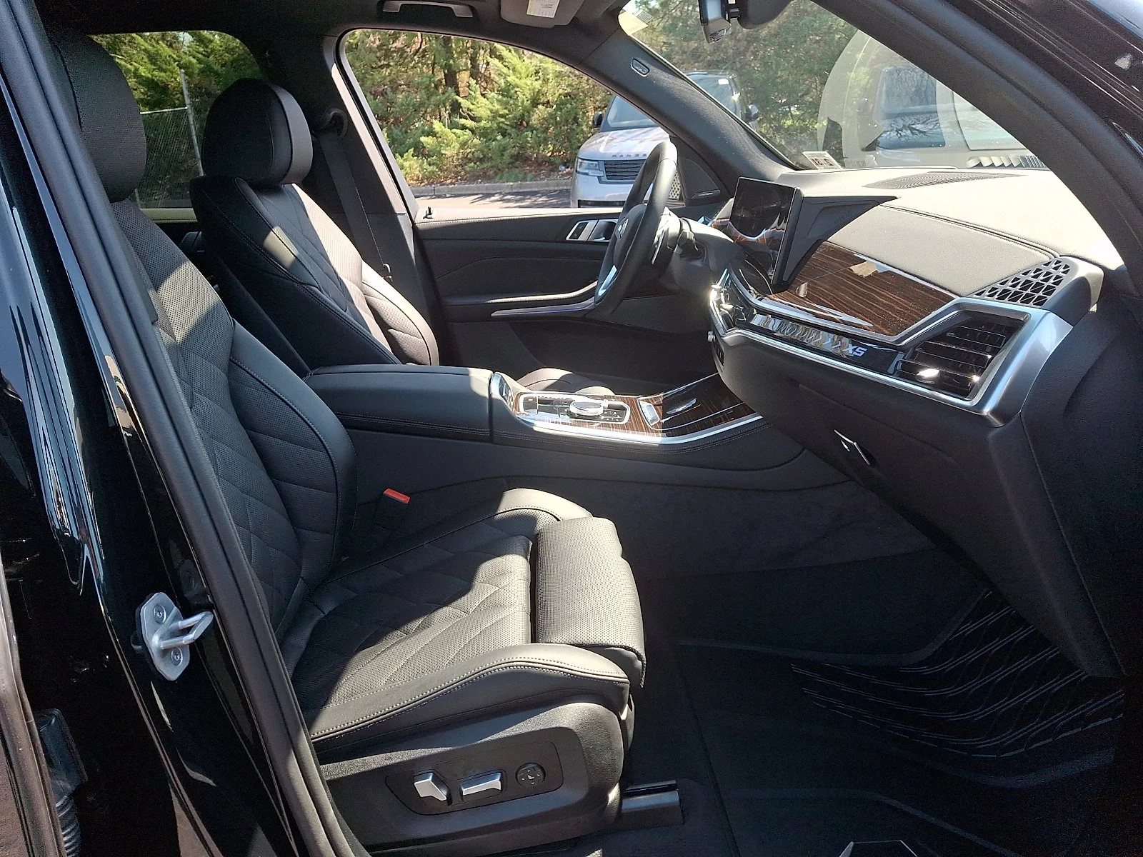Used 2026 Black Sapphire Metallic BMW xDrive40i image 25