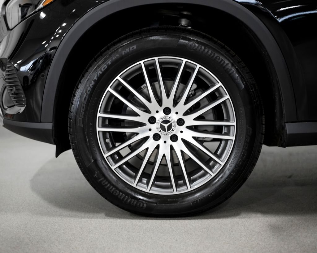 Used 2026 Black Mercedes-Benz GLC 300 image 4