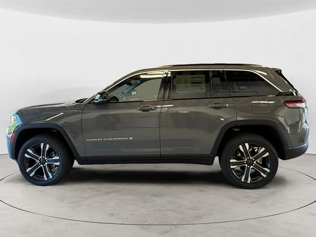 New 2027 Gray Jeep Limited image 2