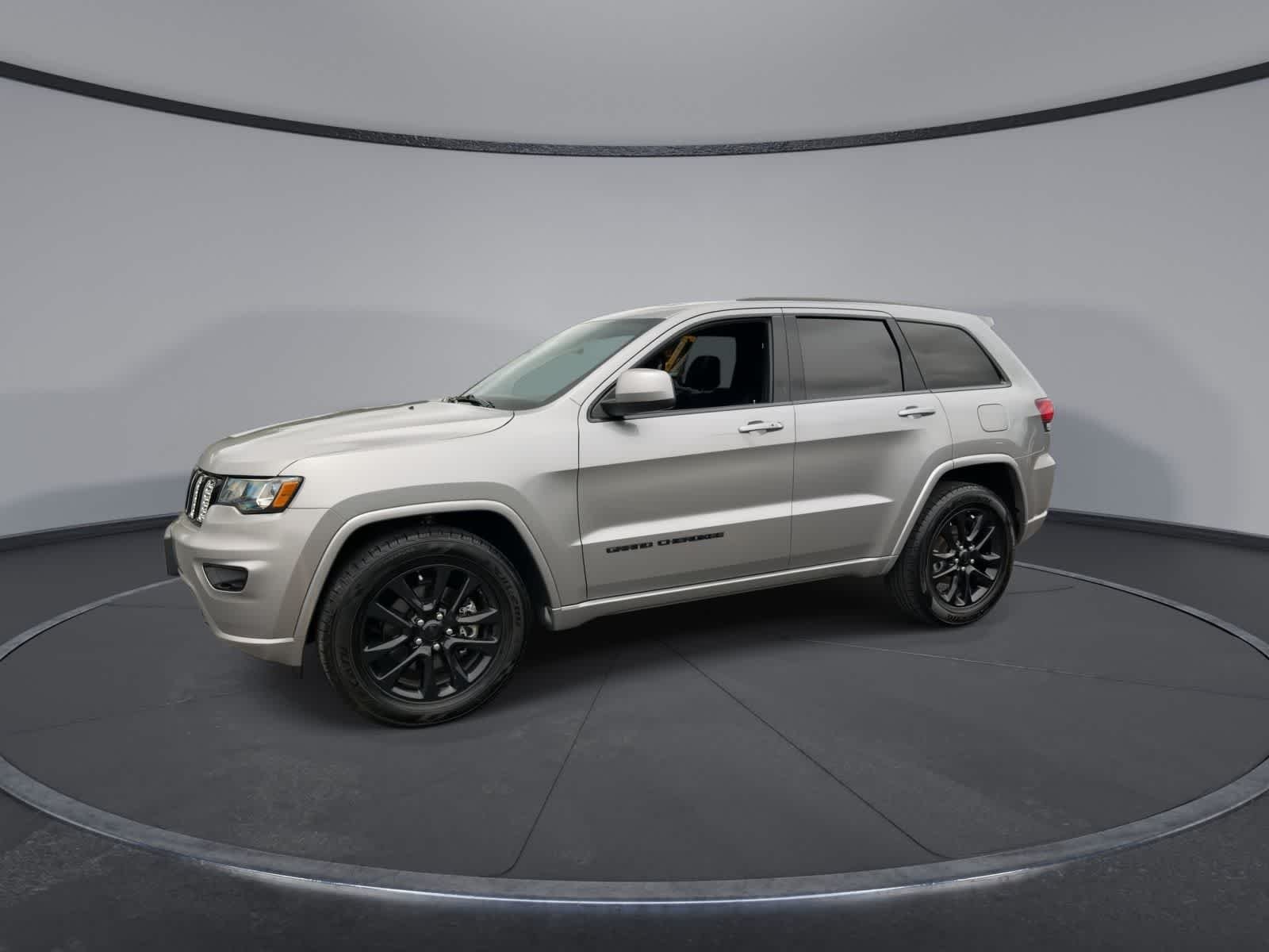 Used 2021 Billet Silver Metallic Clearcoat Jeep Laredo X image 4
