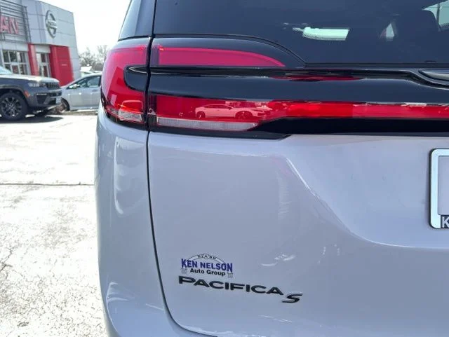 New 2026 Bright White Clearcoat Chrysler Limited image 13
