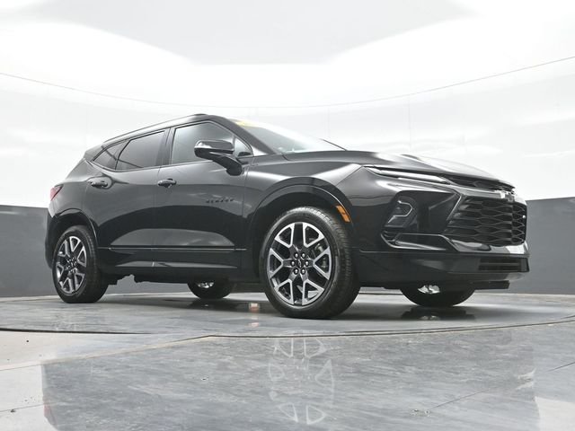 Used 2025 Black Chevrolet RS image 23