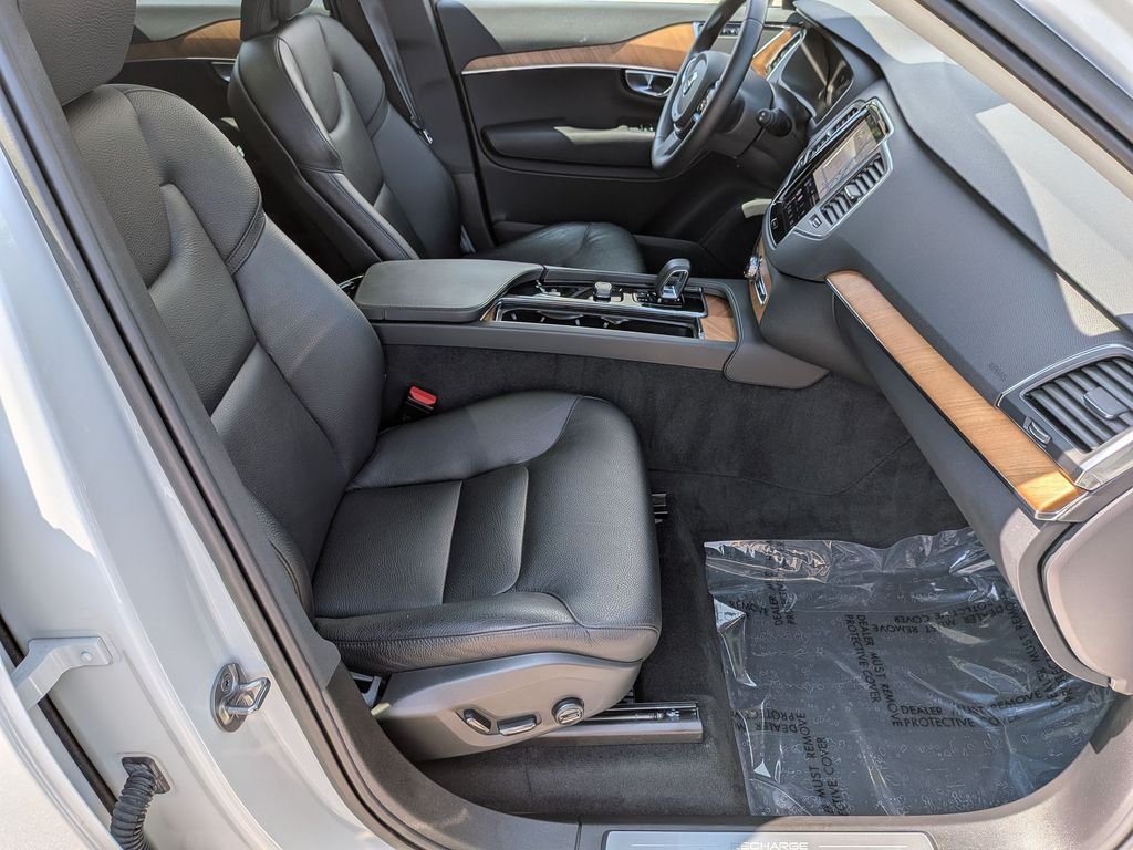 Used 2023  Volvo T8 Core Bright Theme image 35