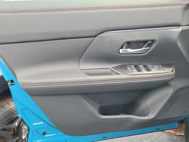 New 2026 Arctic Ice Blue Metallic / Super Black Two-tone Nissan SR image 13