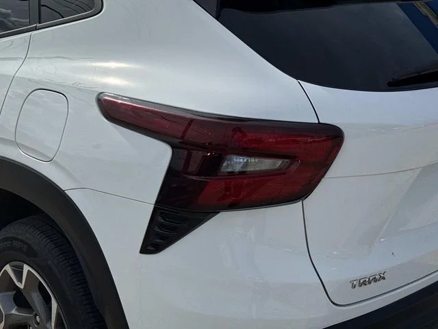 Used 2025 White Chevrolet LT image 10