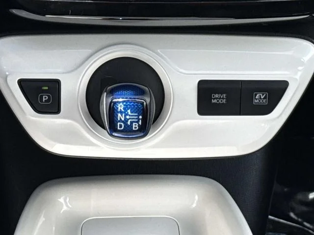 Used 2016 Gray Toyota Three image 21