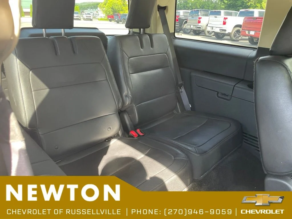Used 2018 White Platinum Clearcoat Metallic Ford SEL image 10