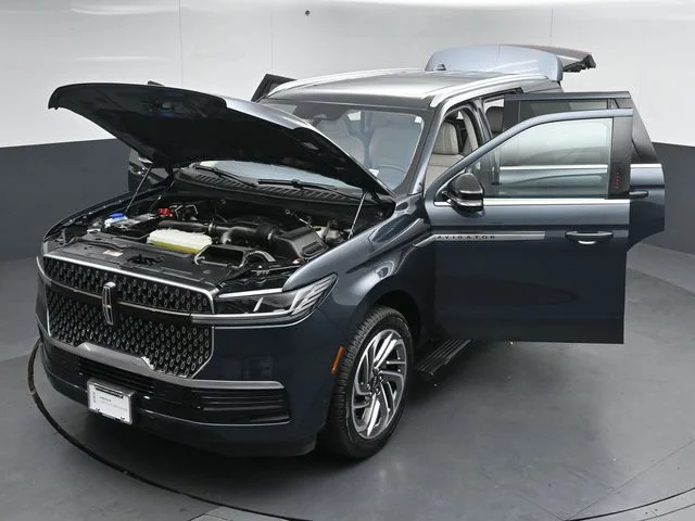 Used 2025 Blue Lincoln Reserve image 59