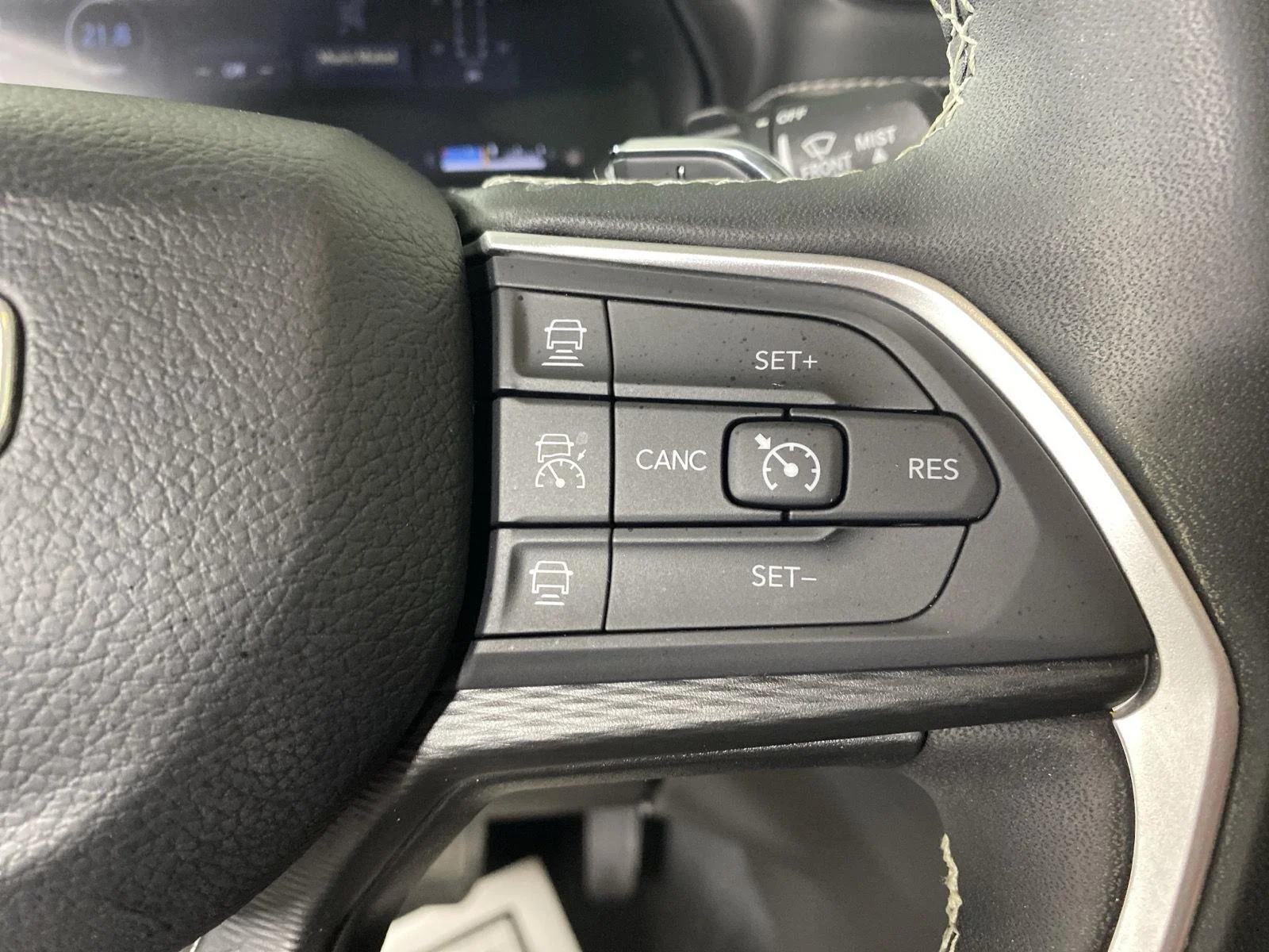 Used 2024 Diamond Black Crystal Pearlcoat Jeep Altitude X image 23